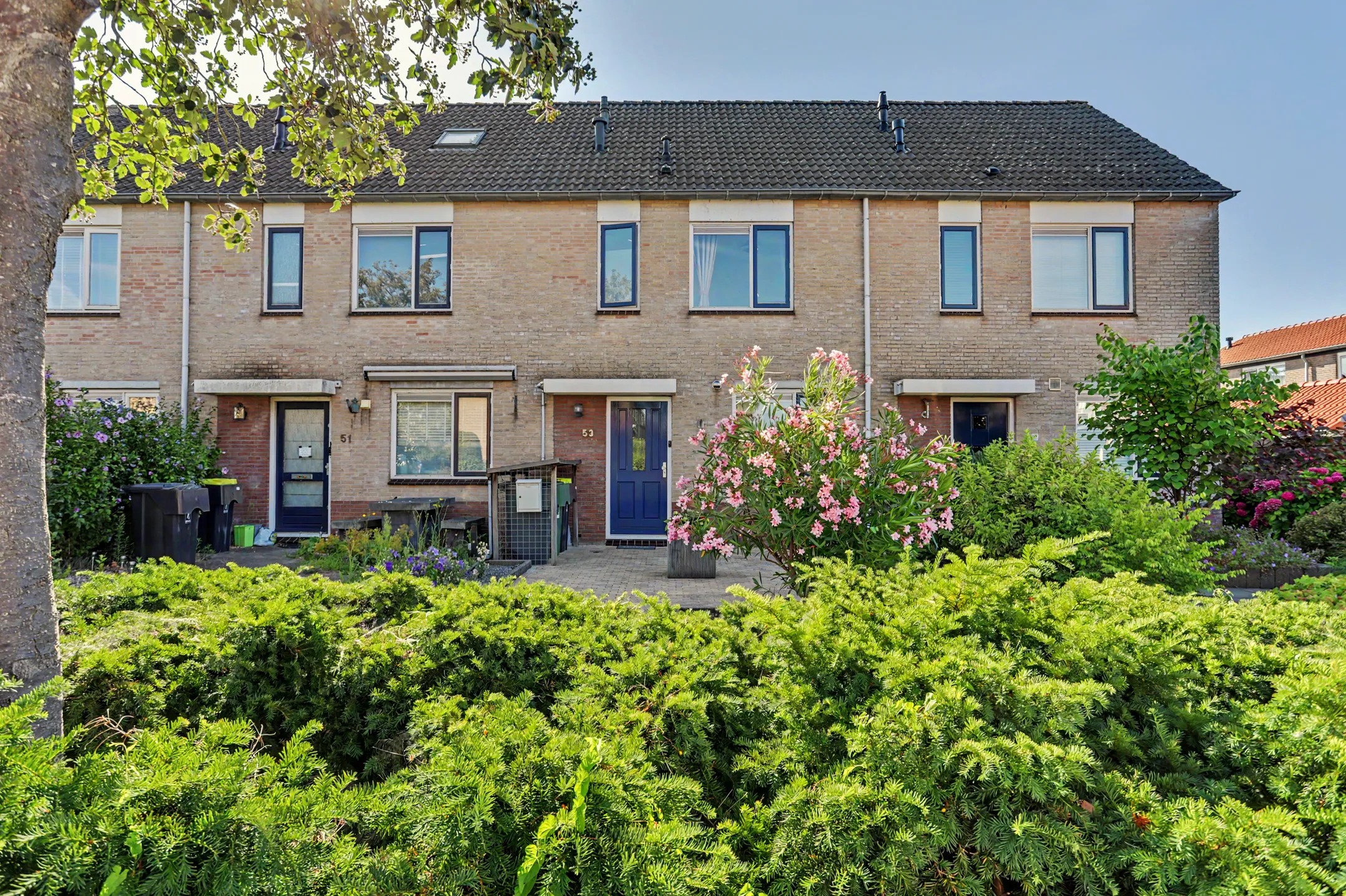 Tussenwoning Merwedestraat 53 in Maasdam