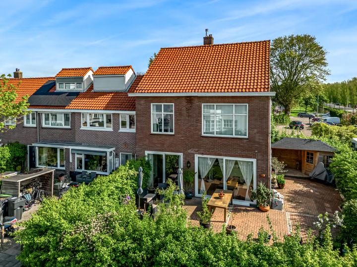 Hoekwoning Hoofdstraat 151 in Leiderdorp