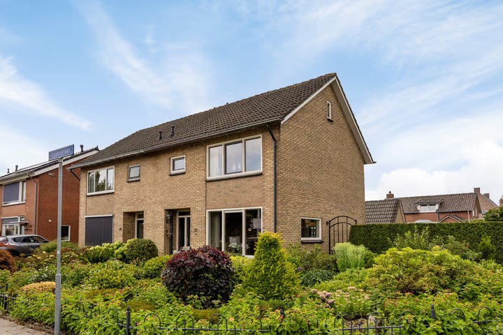 2-onder-1-kapwoning Vijverstraat 31 in Ootmarsum