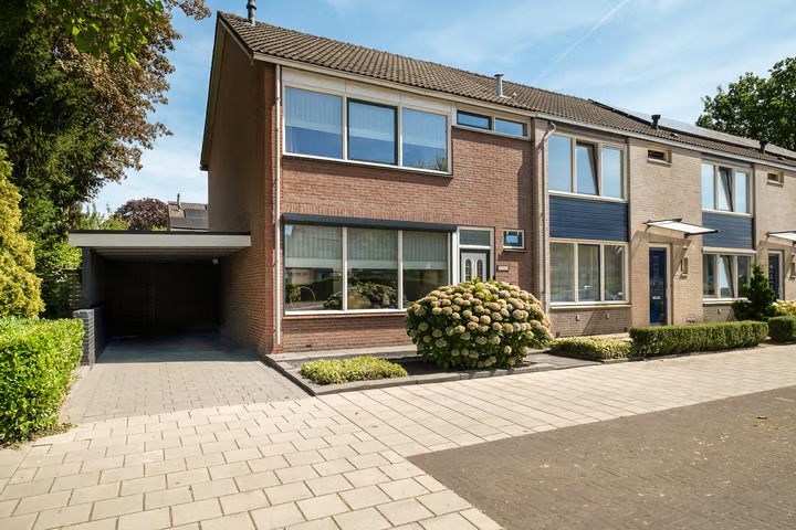 Hoekwoning Gronausestraat 257 in Losser