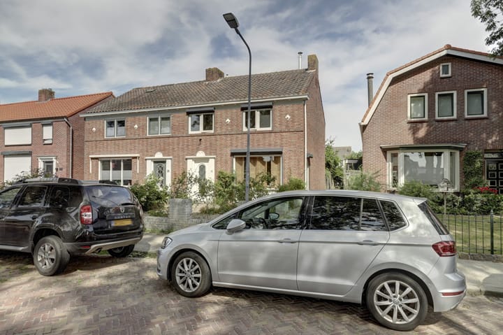 Eengezinswoning, 2-onder-1-kapwoning Schoolstraat 18 in Sint Philipsland