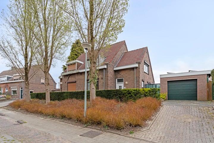 Eengezinswoning, 2-onder-1-kapwoning Tollisstraat 4 Brunssum