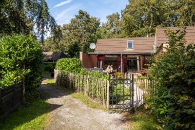 Eengezinswoning, hoekwoning Bijsselseweg 11 in Biddinghuizen