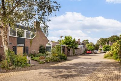 Eengezinswoning, geschakelde woning de Iep 25 in Hellevoetsluis