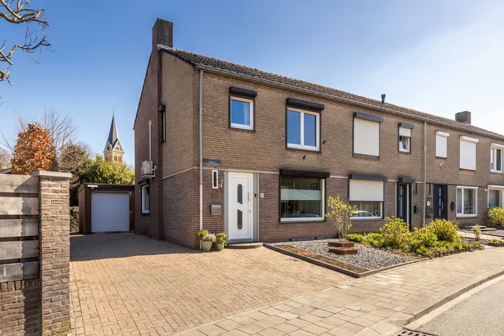 Hoekwoning Velgraafweg 54 in Holtum