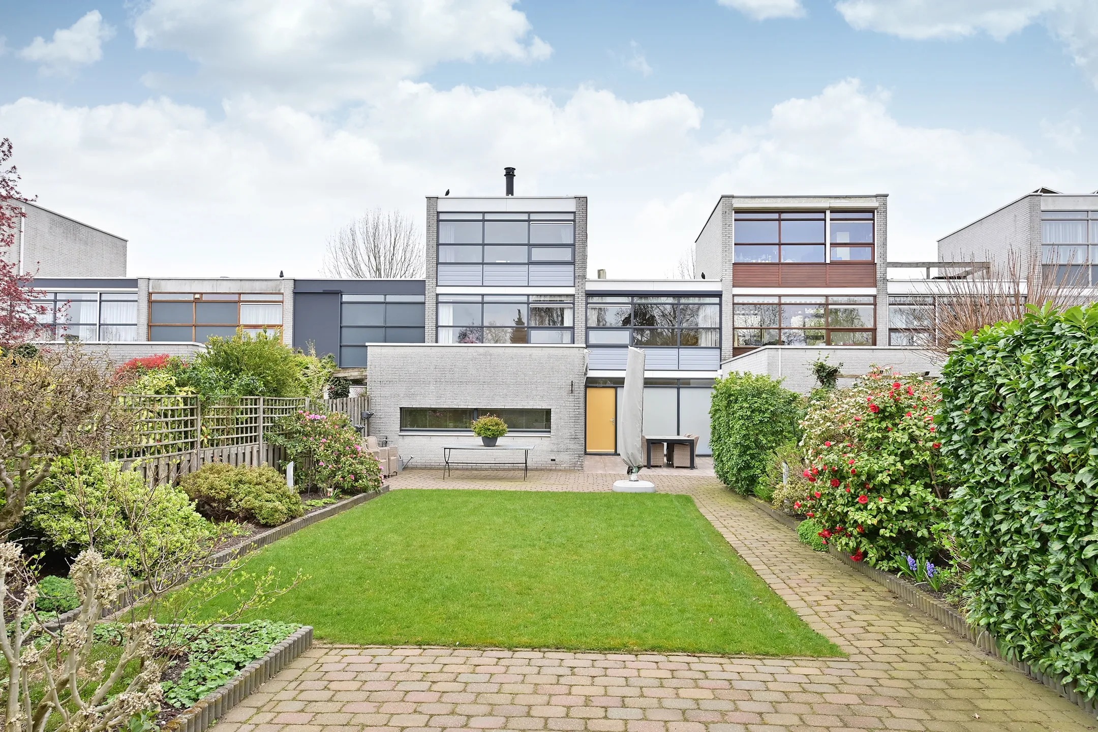 Geschakelde woning Simone de Beauvoirlaan 79 in Huizen