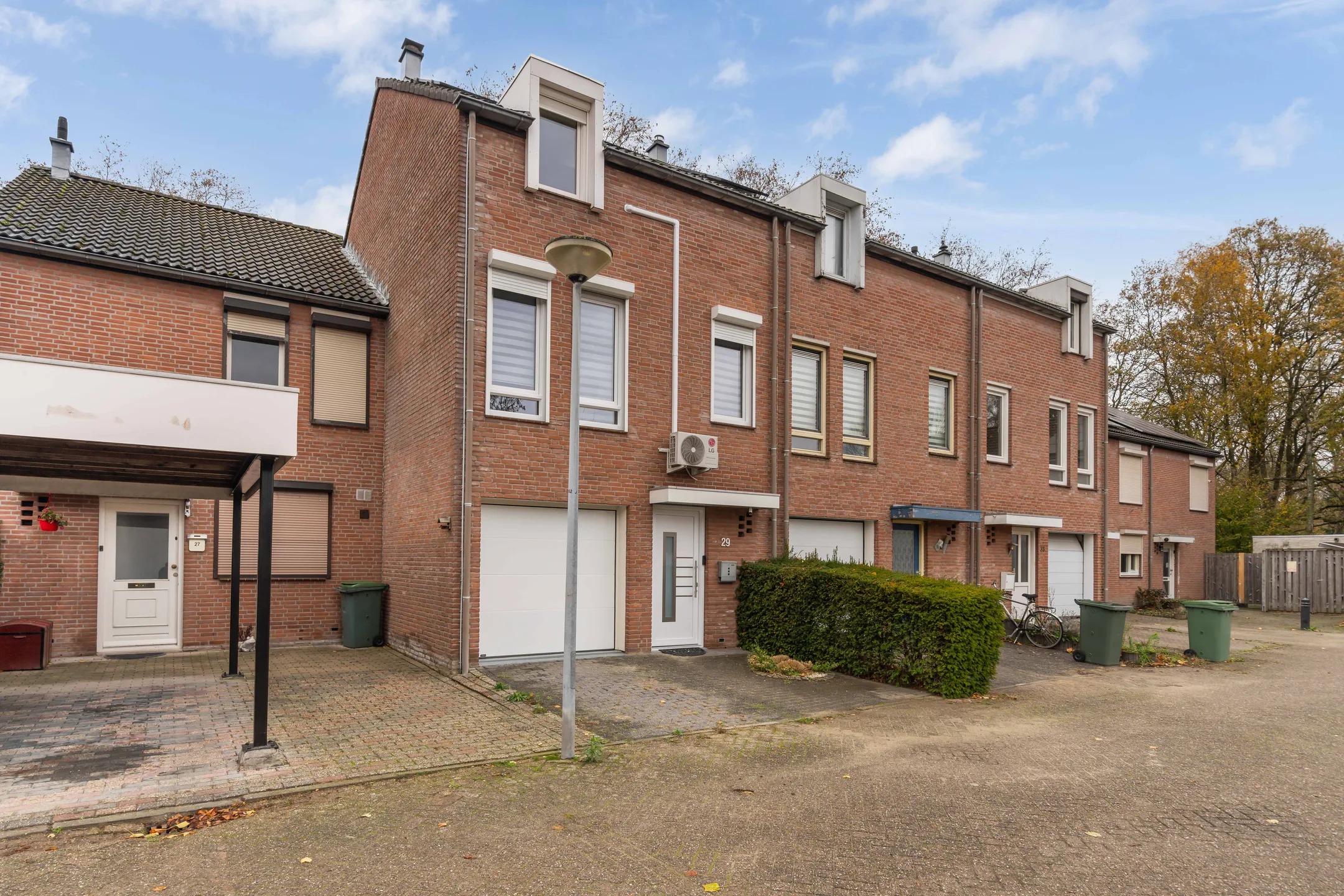 Tussenwoning (drive-in woning) Anemoonhof 29 in Weert