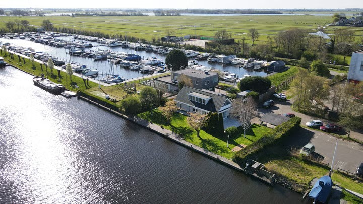 Vrijstaande woning Julianalaan 1 h in Kaag