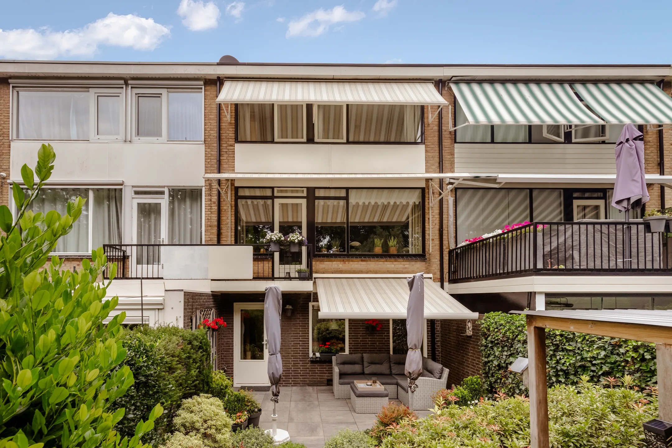 Geschakelde woning (drive-in woning) Vloedwal 16 in Huizen
