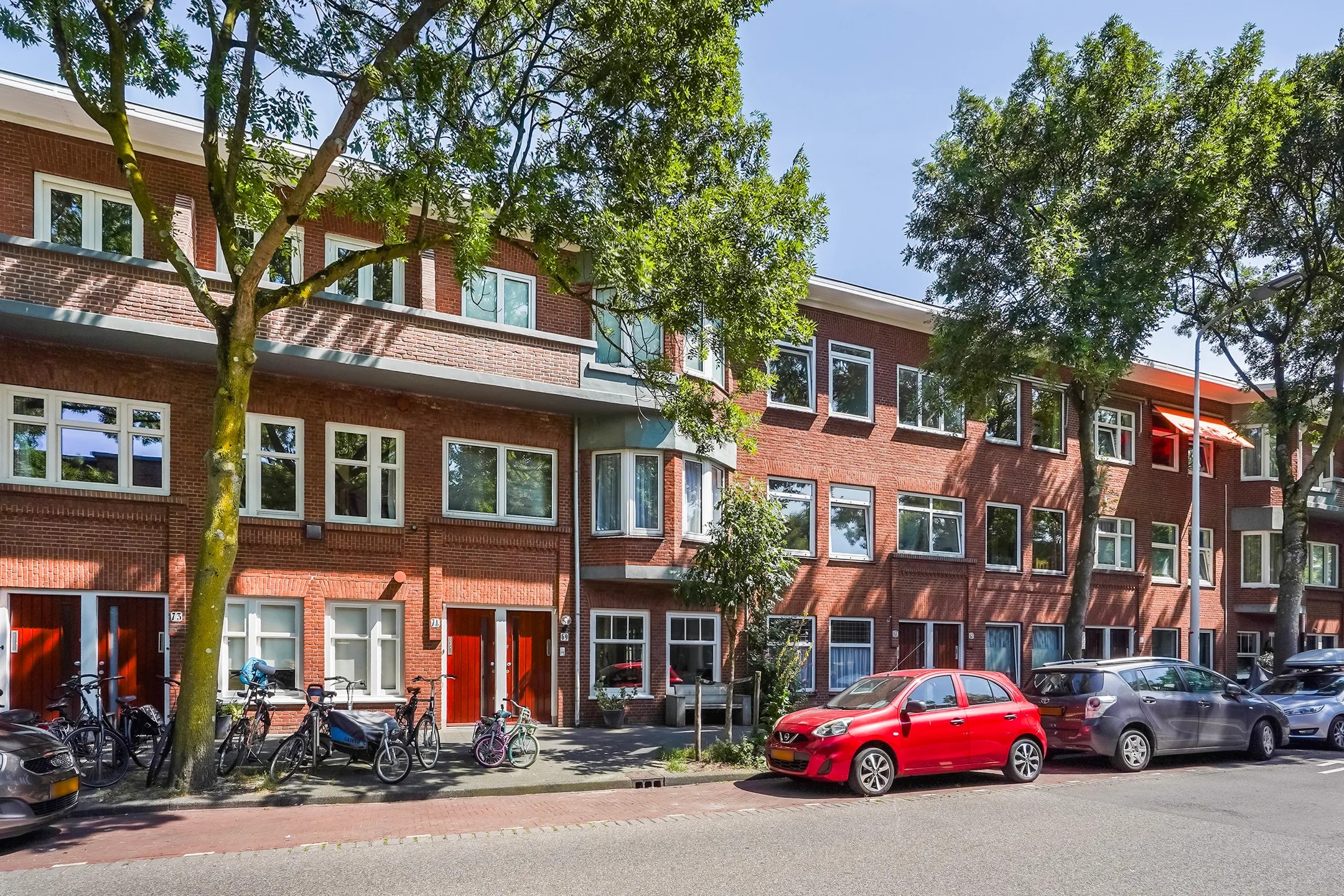 Beneden + bovenwoning Azaleastraat 69 in Den Haag