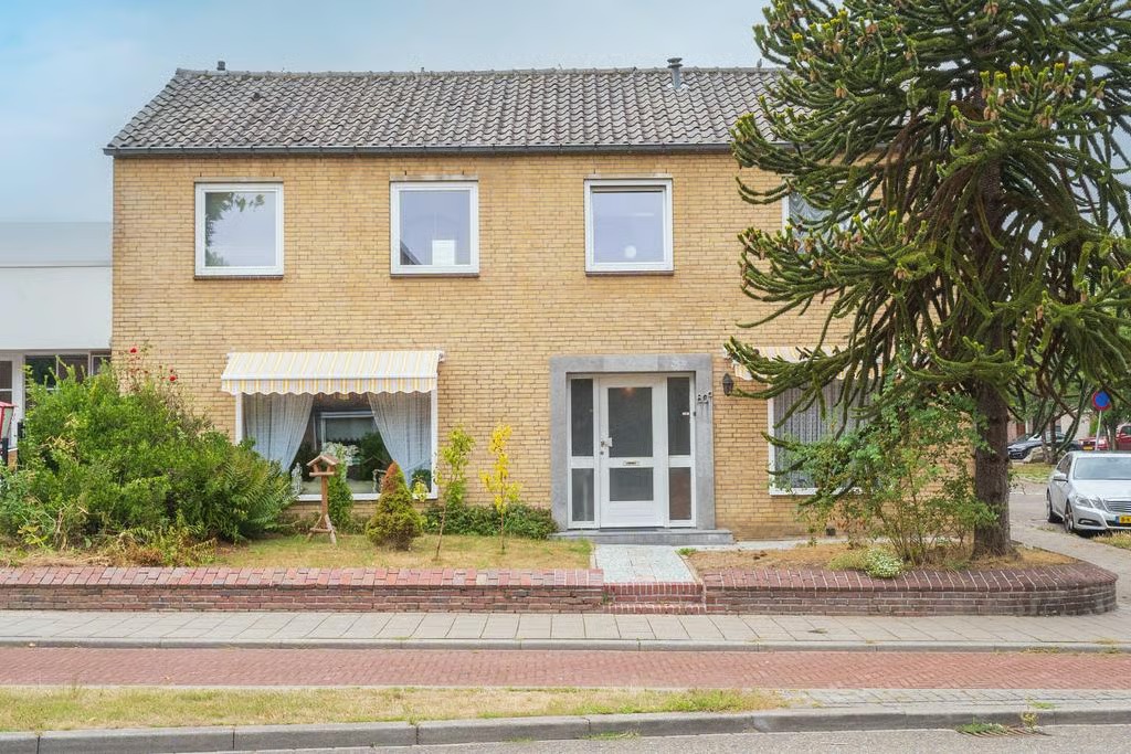 Hoekwoning Akerstraat 80 A in Brunssum