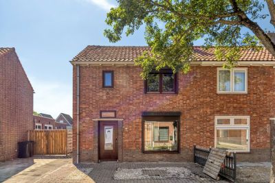 Hoekwoning Nieuwstraat 32 in Eede