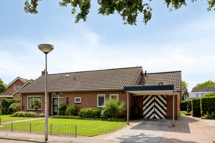 Vrijstaande woning Holthuizerstraat 1 in Haaksbergen