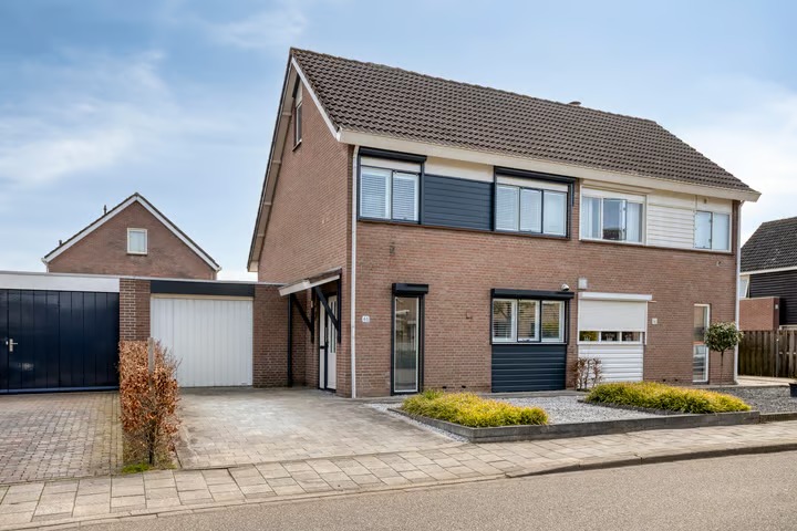 2-onder-1-kapwoning Roofvogelstraat 46 in Heinkenszand