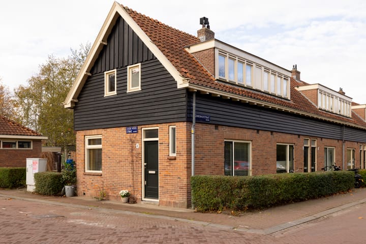 Hoekwoning (hofjeswoning) Zesde Vogelstraat 41 in Amsterdam