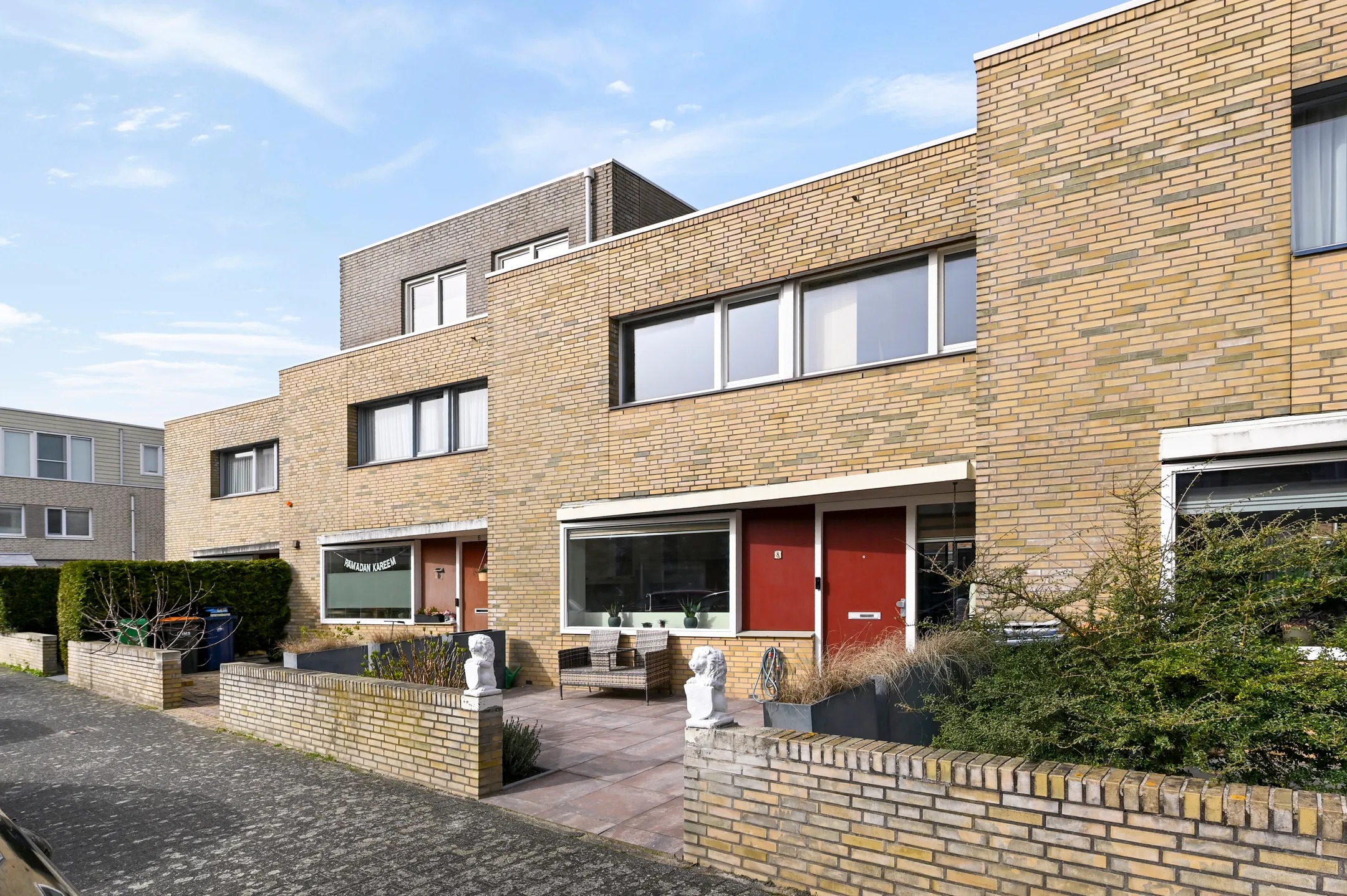 Tussenwoning Oeverbiesstraat 8 in Den Haag