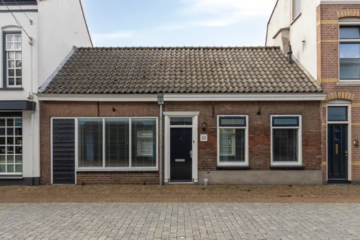 Geschakelde woning (dijkwoning) Molendijk 53 Oud-Beijerland