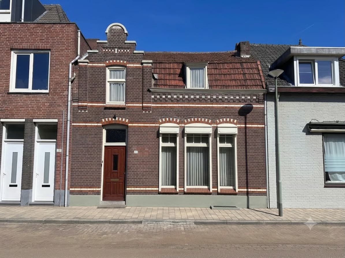 Tussenwoning Grotestraat 33 in Linne
