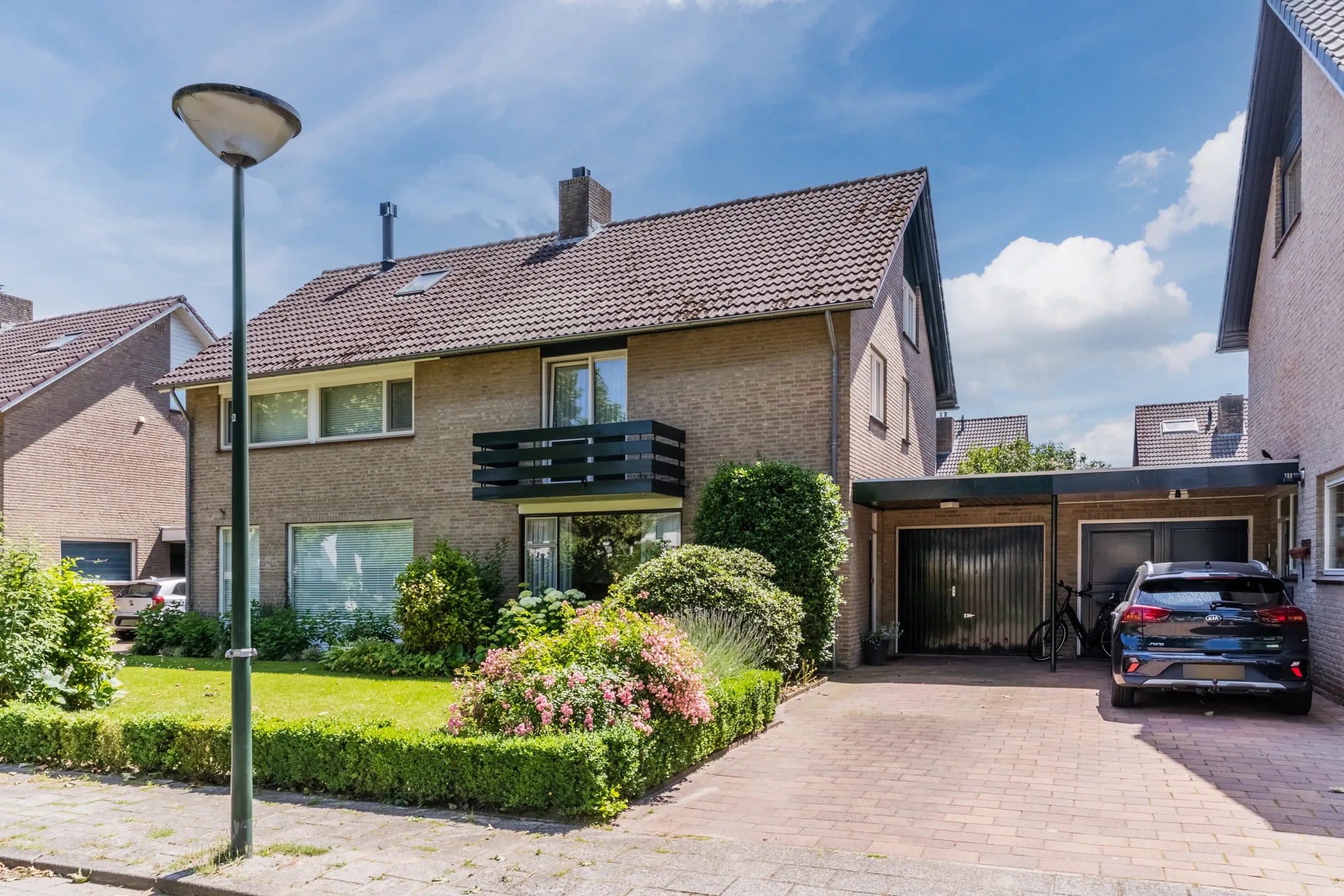 Geschakelde 2-onder-1-kapwoning Kanunnik Daemenstraat 11 in Mierlo