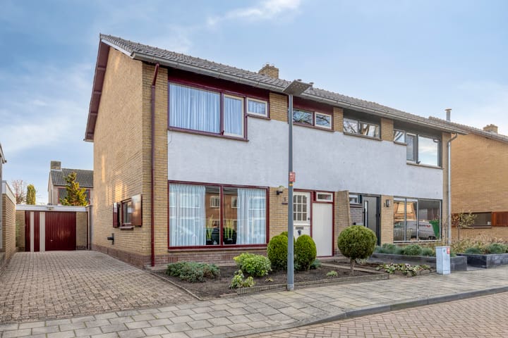 2-onder-1-kapwoning Arentzenstraat 1 in Varsseveld