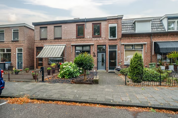 Tussenwoning Oude Vriezenveenseweg 96 in Almelo