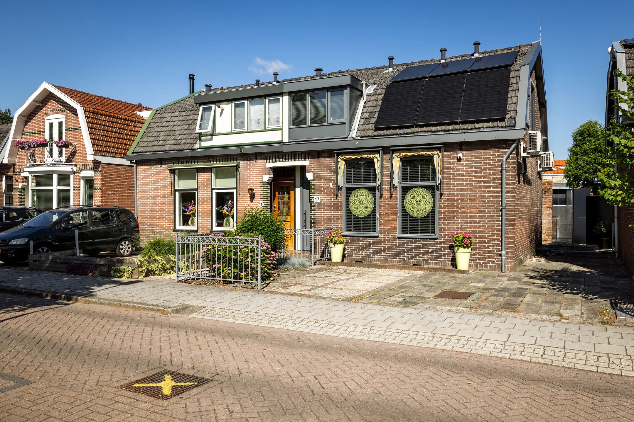 2-onder-1-kapwoning Lindenlaan 17 in Zwanenburg