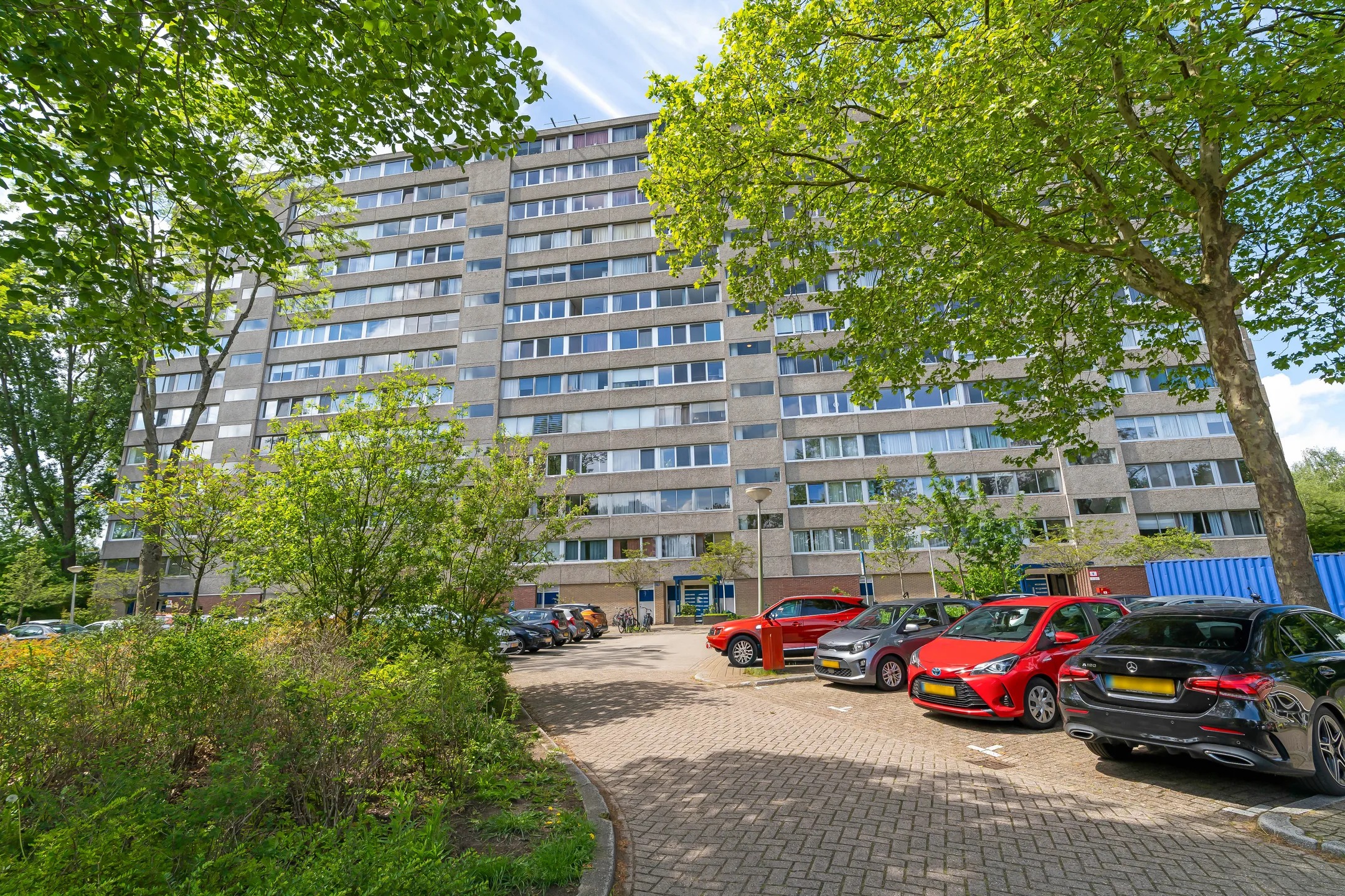 Portiekflat Adama van Scheltemaplein 38 in Delft