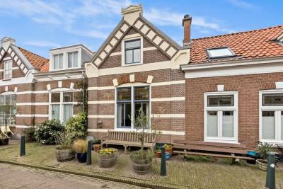 Tussenwoning (hofjeswoning) Zeilstraat 119 in Den Haag