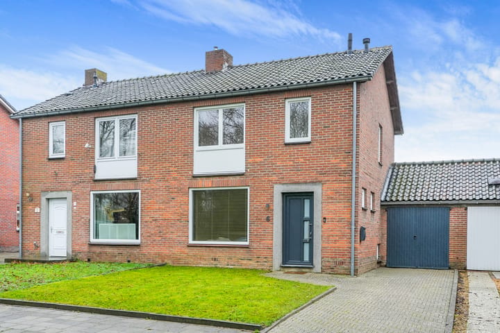 Geschakelde 2-onder-1-kapwoning Past Willemsstraat 6 in Elsloo