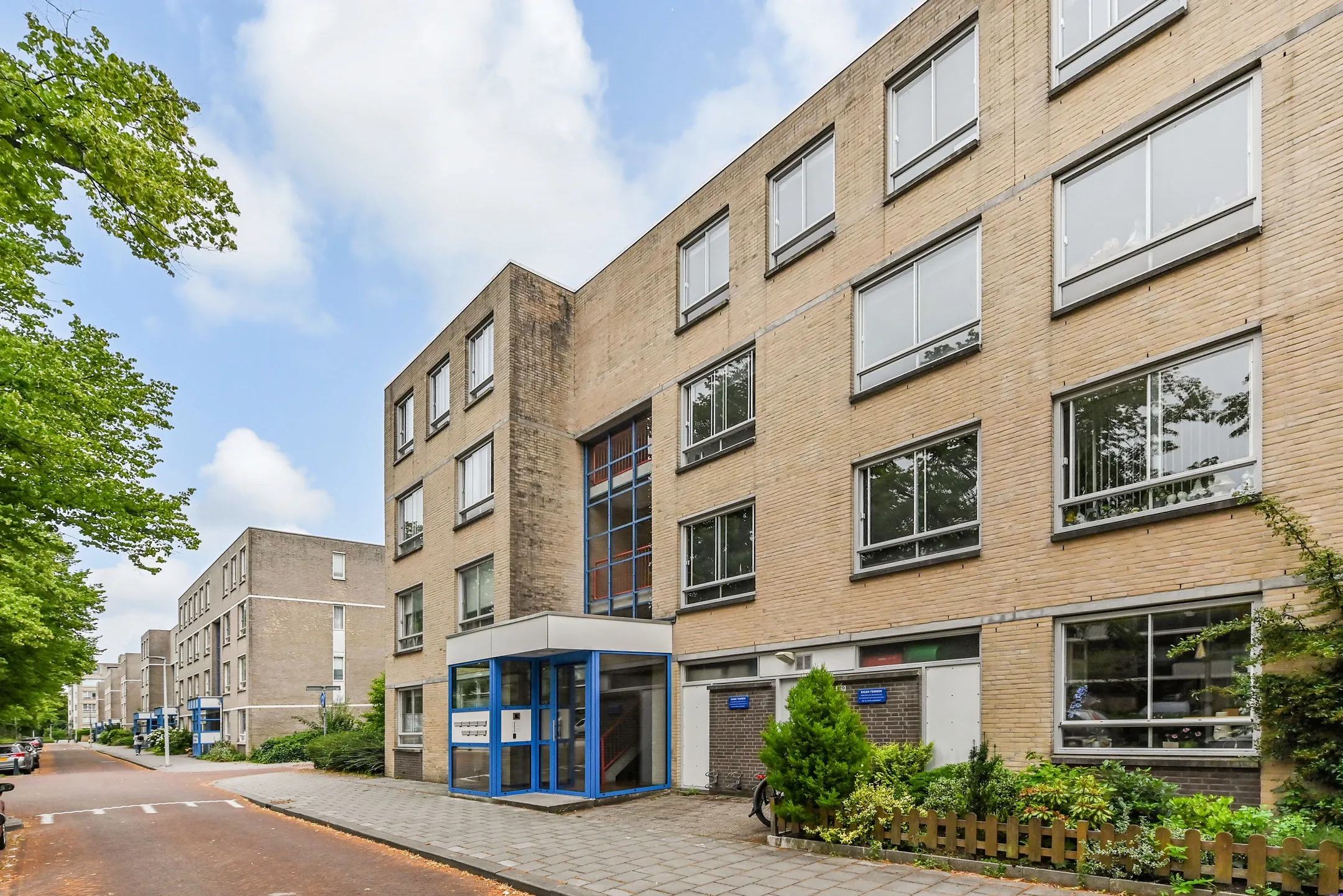 Portiekflat Margarethaland 231 in Den Haag
