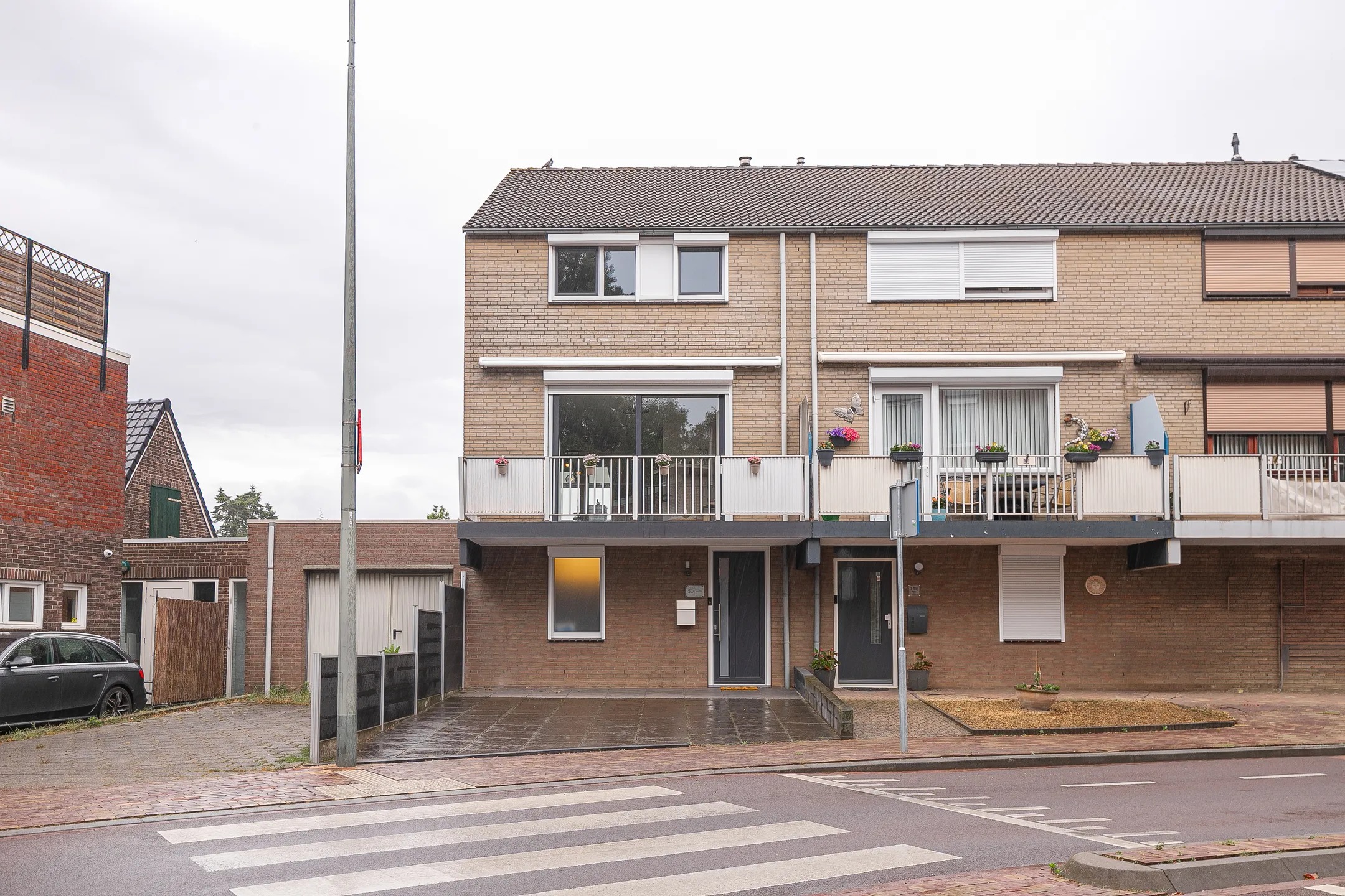 Halfvrijstaande woning (drive-in woning) Pastoor Savelbergstraat 150 in Brunssum