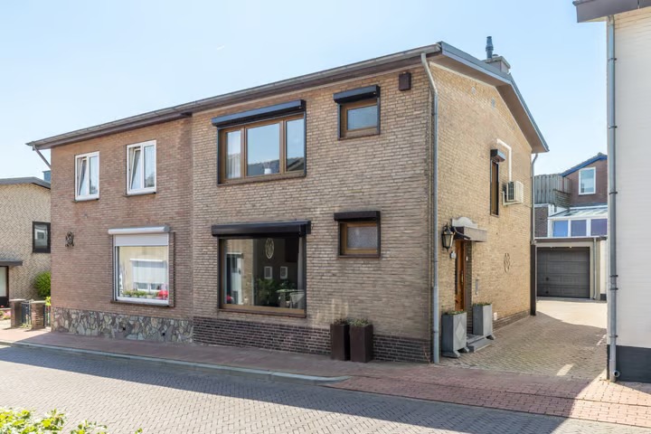 Geschakelde 2-onder-1-kapwoning Kerkstraat 9 in Bocholtz