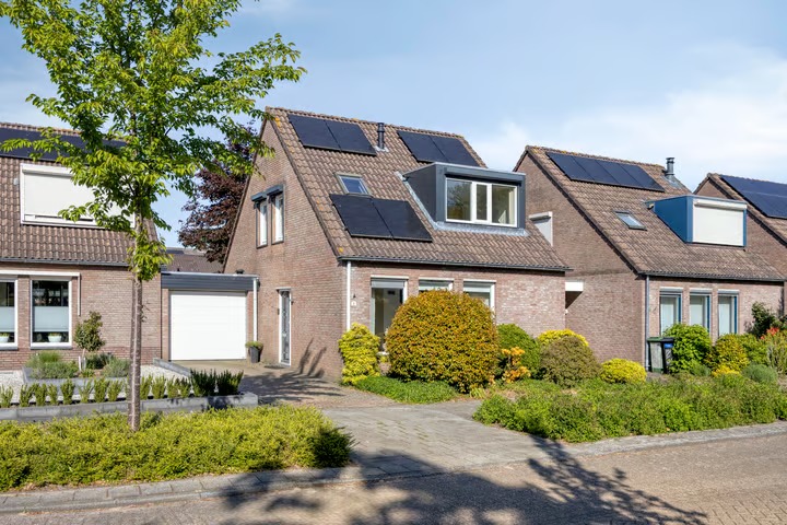 Geschakelde woning Newtonlaan 8 Vlijmen