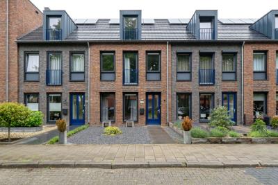 Eengezinswoning, tussenwoning Manitobaplein 13 a in Vriezenveen