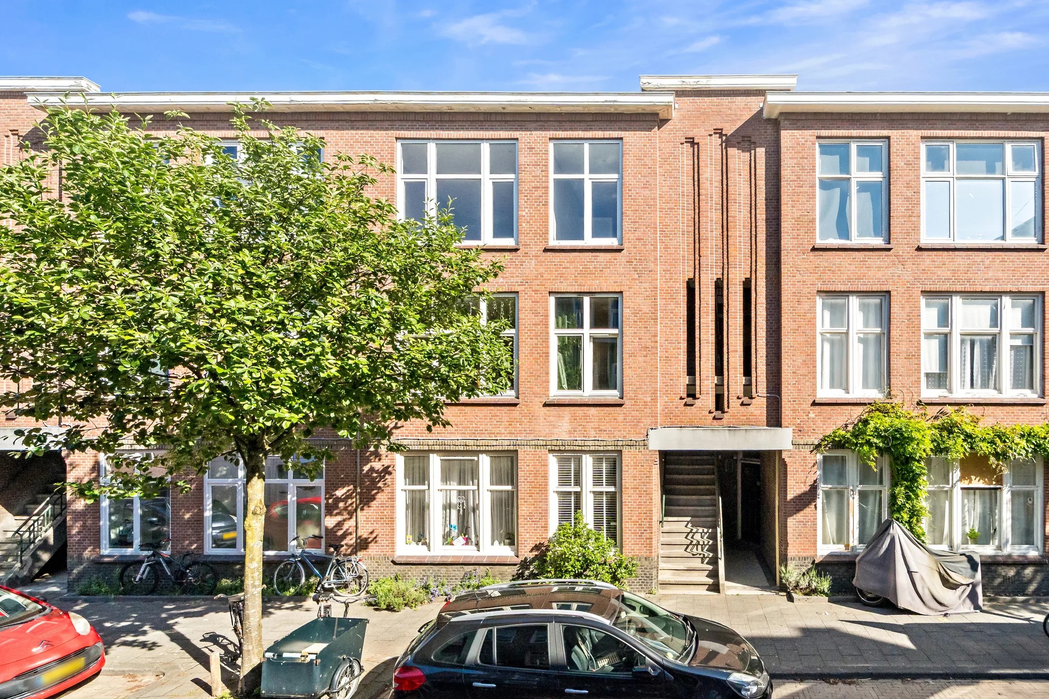 Portiekwoning Rhododendronstraat 19 in Den Haag