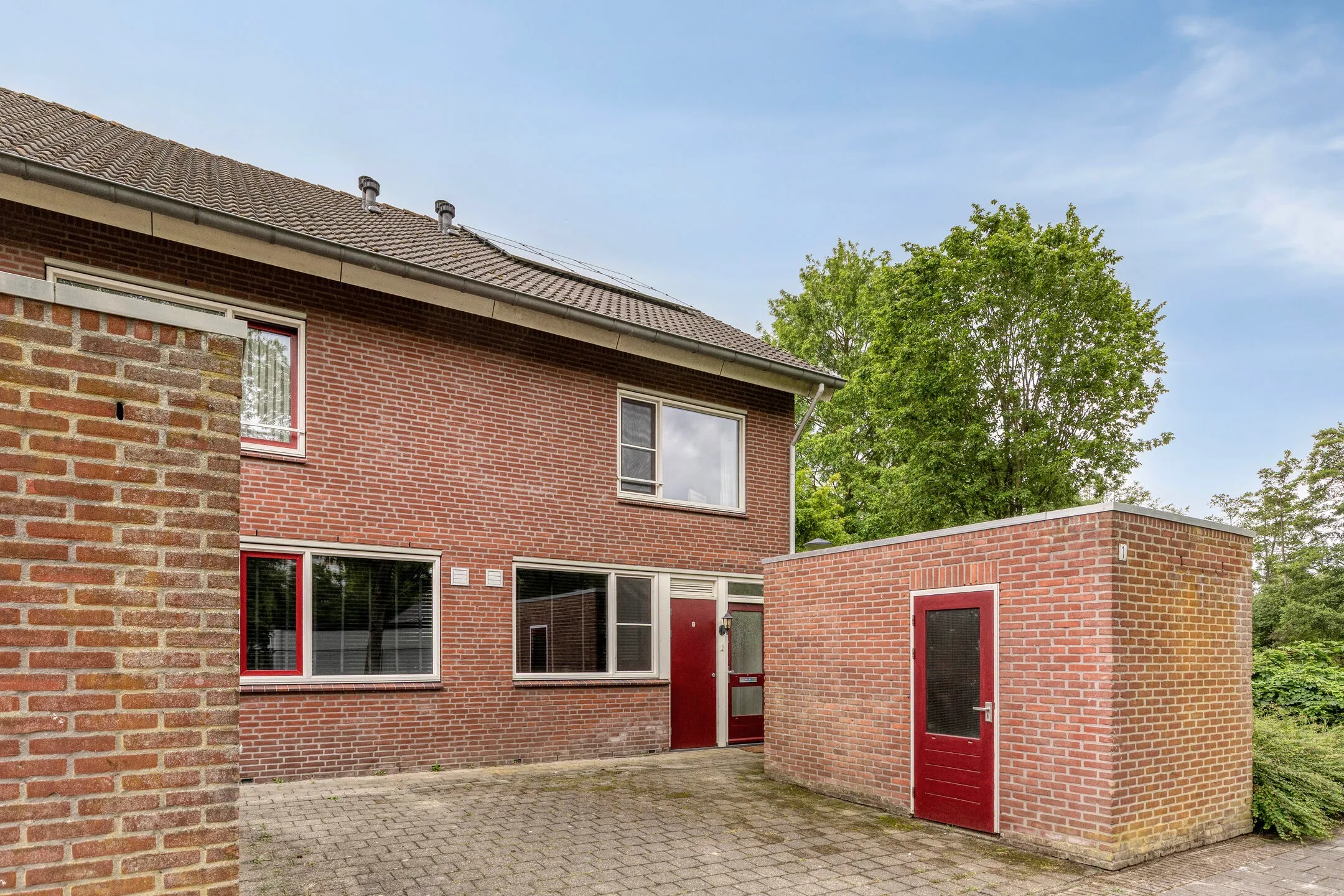 Hoekwoning Burgemeester Sweensstraat 1 in Helmond