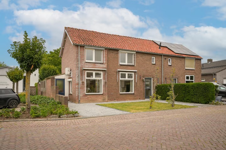 2-onder-1-kapwoning Julianaweg 4 in Rossum