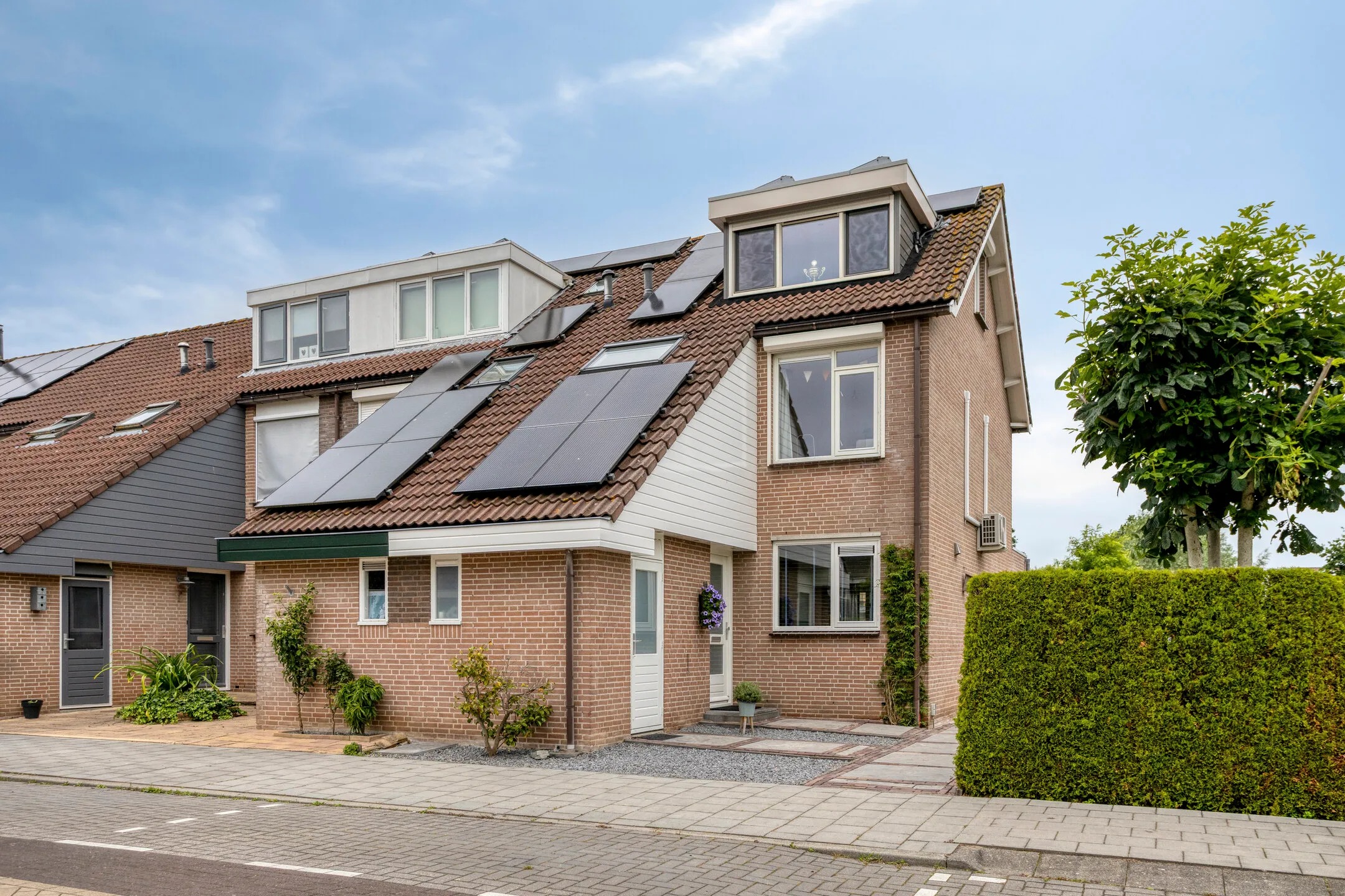 Hoekwoning Burgemeester Viezeelaan 14 in Streefkerk