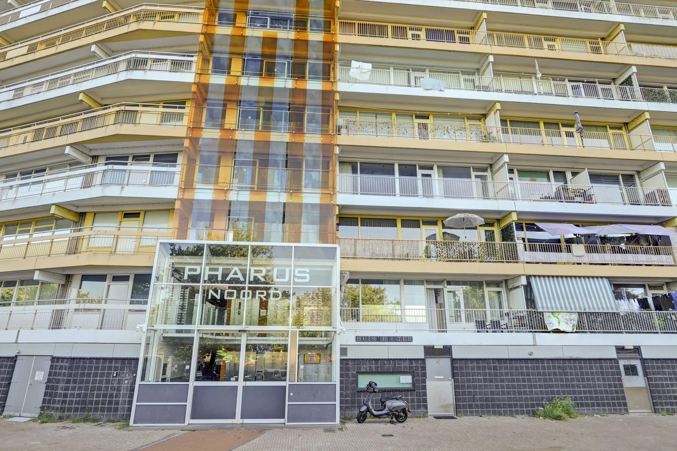 Galerijflat Pharus 71 in Zaandam