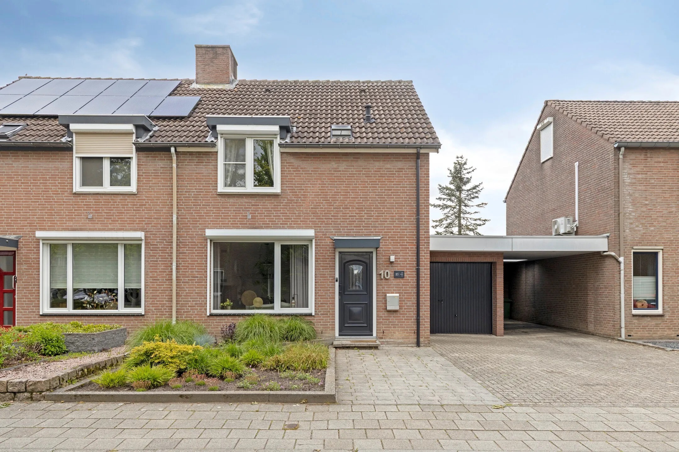 Geschakelde 2-onder-1-kapwoning Merwijckstraat 10 in Sevenum