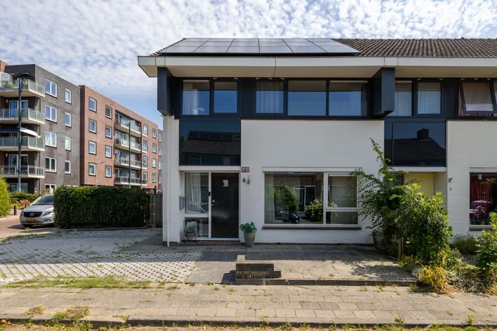 Hoekwoning Westhemstraat 1 in Sneek