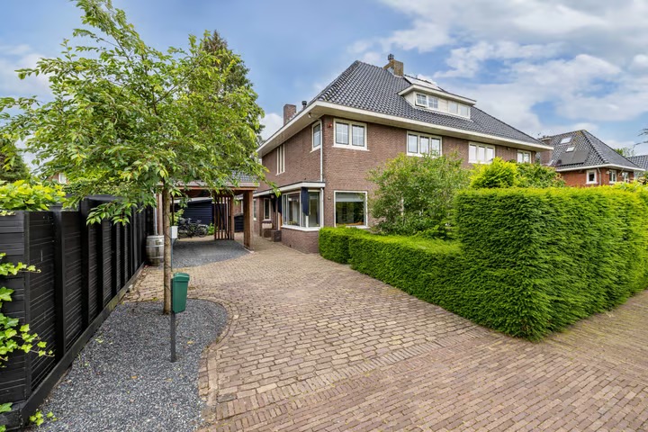 2-onder-1-kapwoning Van Hogendorplaan 10 in Huizen