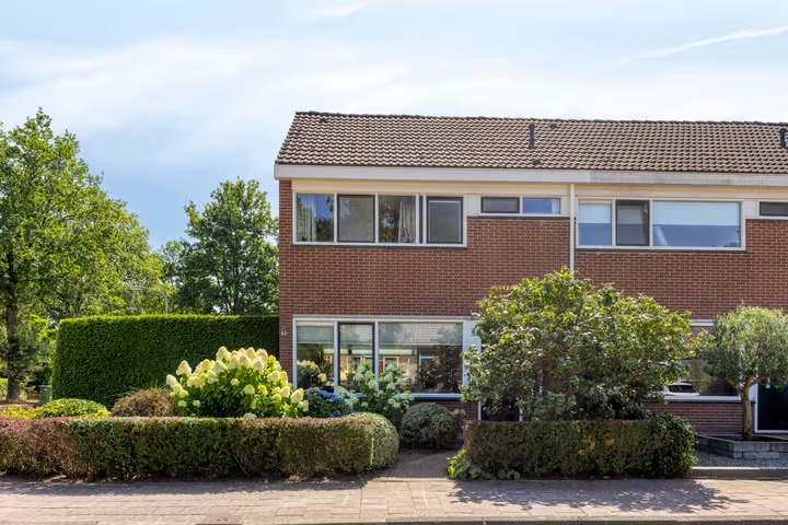 Hoekwoning Elzenwal 52 in Gieten