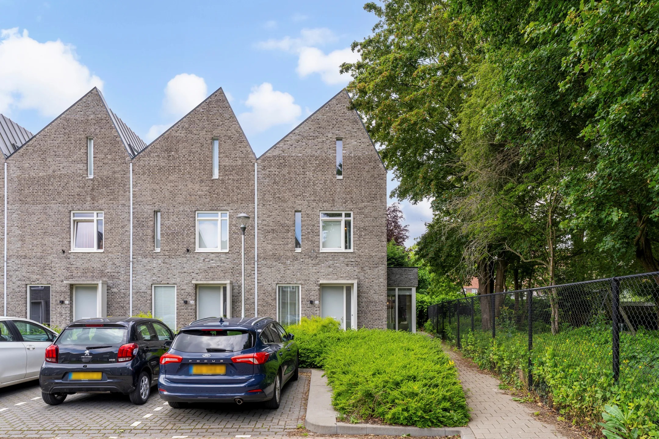 Hoekwoning Dahliahof 25 in Tilburg