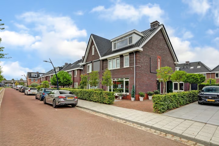 2-onder-1-kapwoning Joris van Bodegomlaan 54 in Spijkenisse