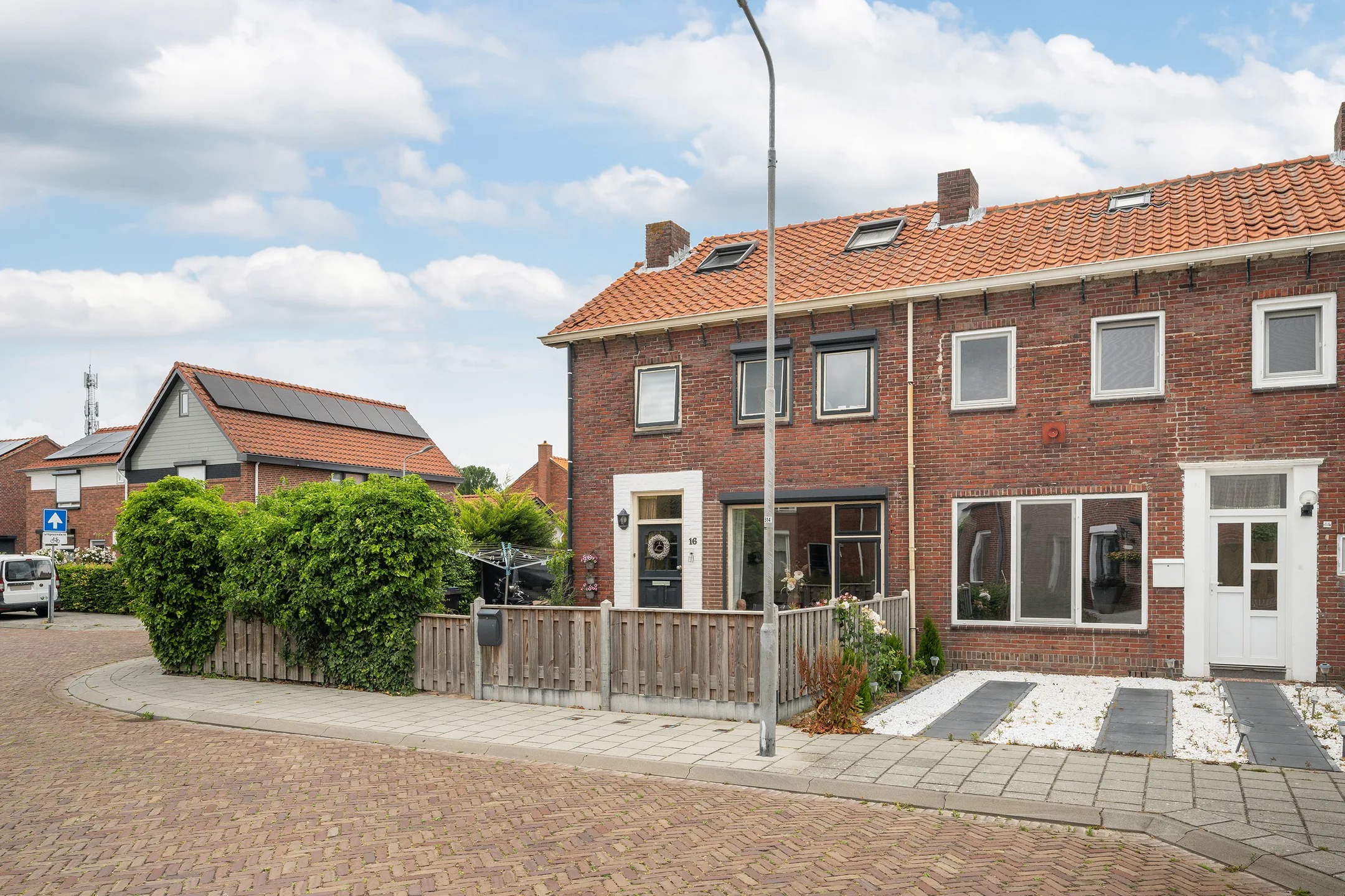 Hoekwoning Prinses Beatrixstraat 16 in Stavenisse