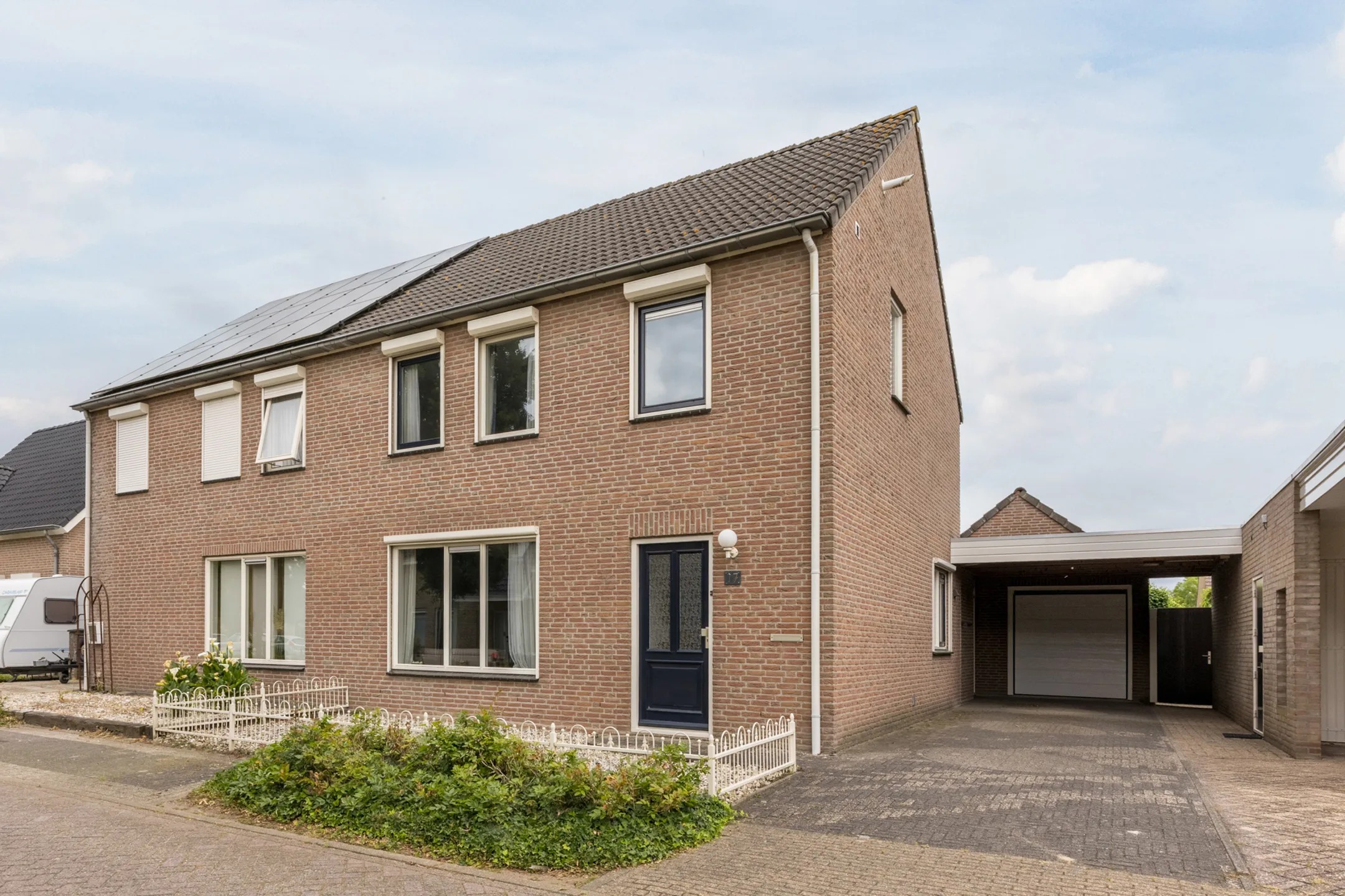 2-onder-1-kapwoning Molenhoeven 17 in Loosbroek