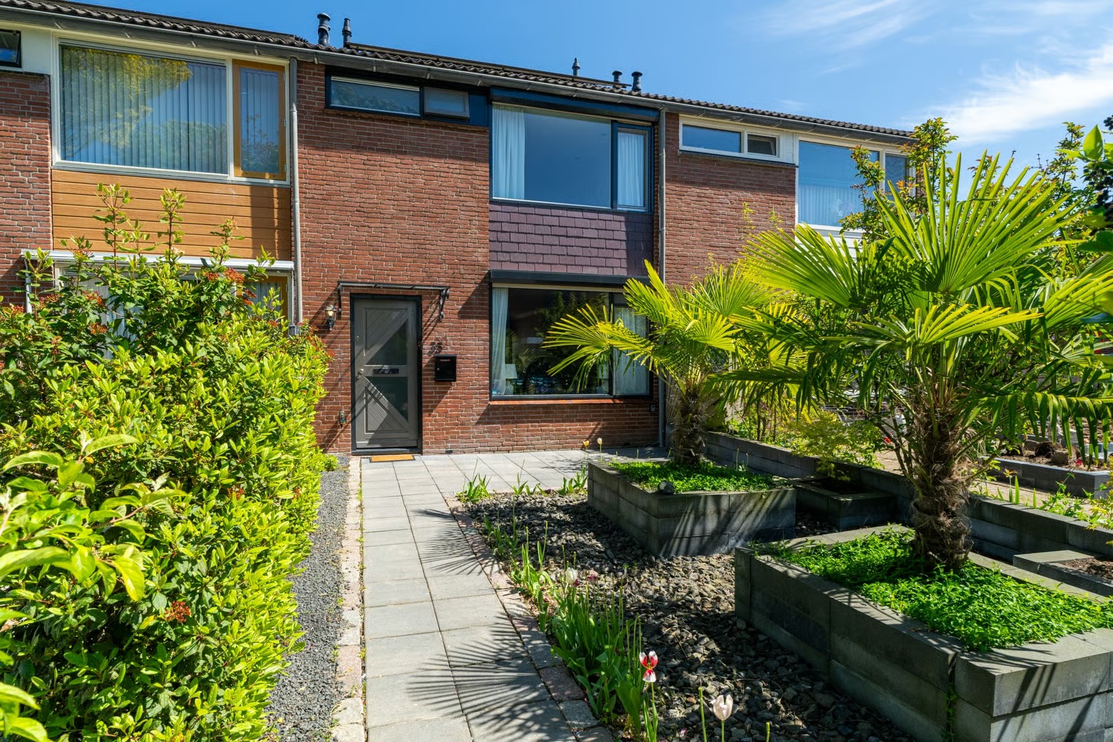Tussenwoning Jasmijnstraat 33 in Wijk en Aalburg