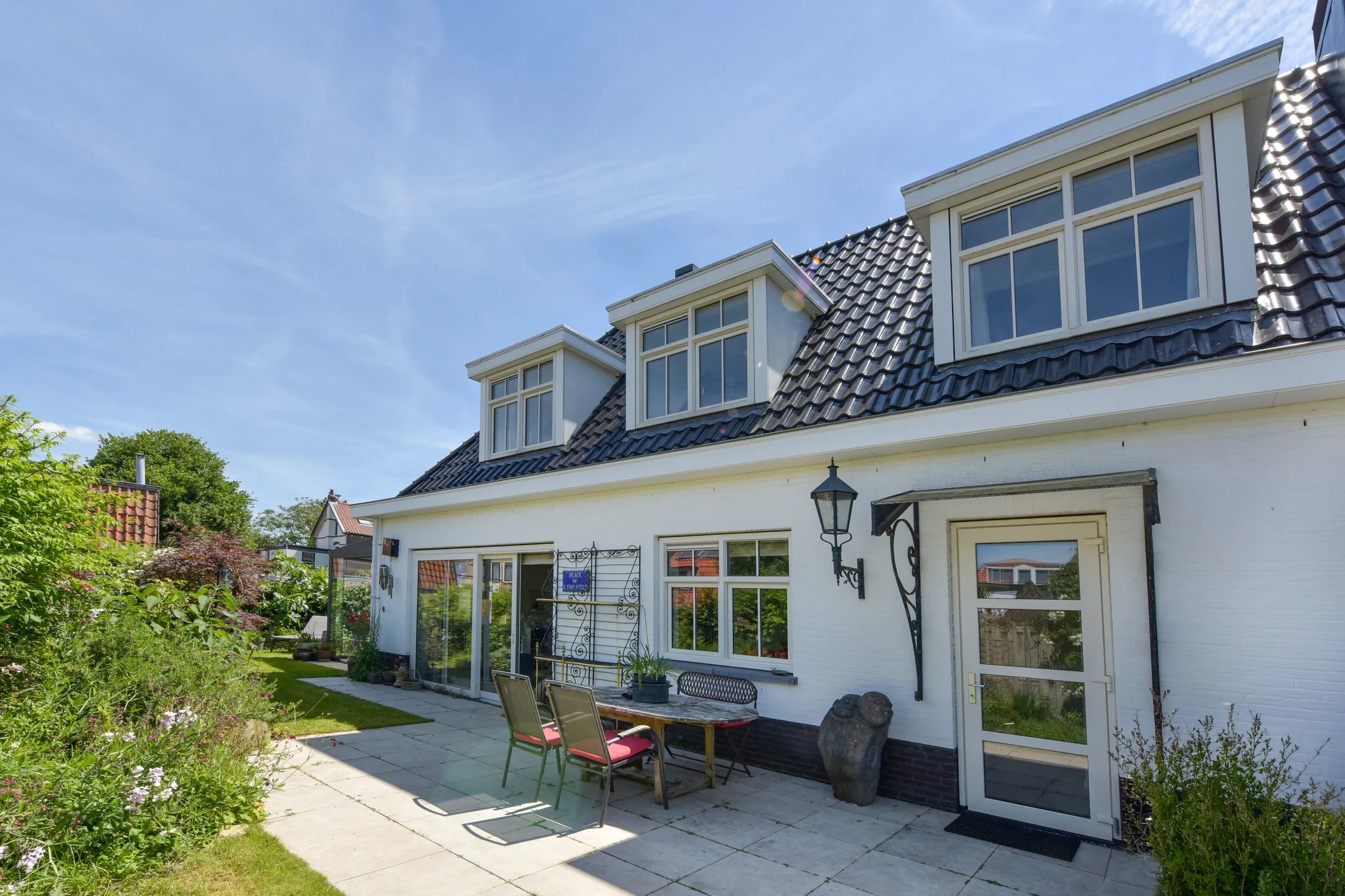 Hoekwoning (hofjeswoning) Miedemahof 4 in Baarn