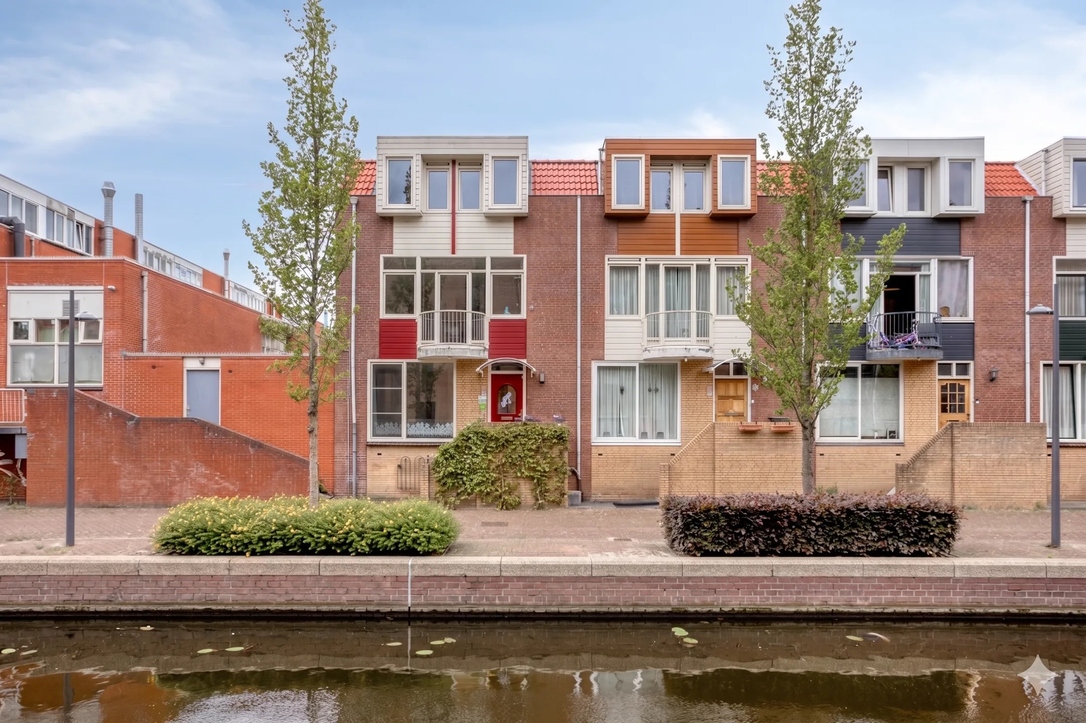 Hoekwoning Olstgracht 52 in Almere